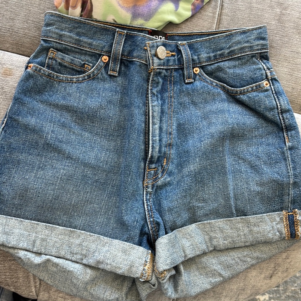 BDG Mom Hogh Rise Jean Shorts - excellent condition